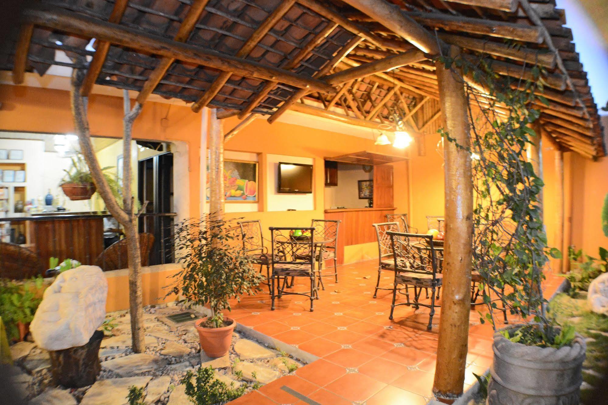 Hotel Colonnade Nicaragua Манагуа Екстериор снимка