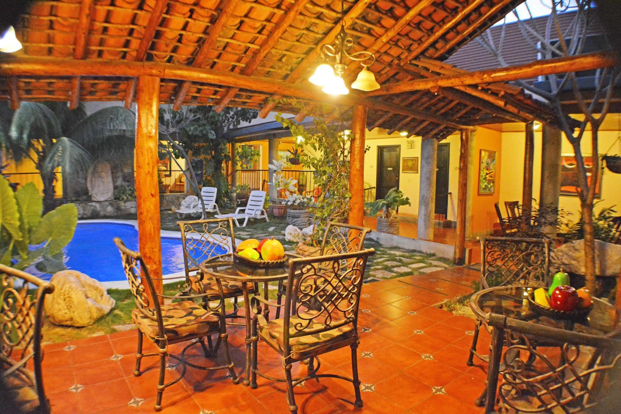 Hotel Colonnade Nicaragua Манагуа Екстериор снимка