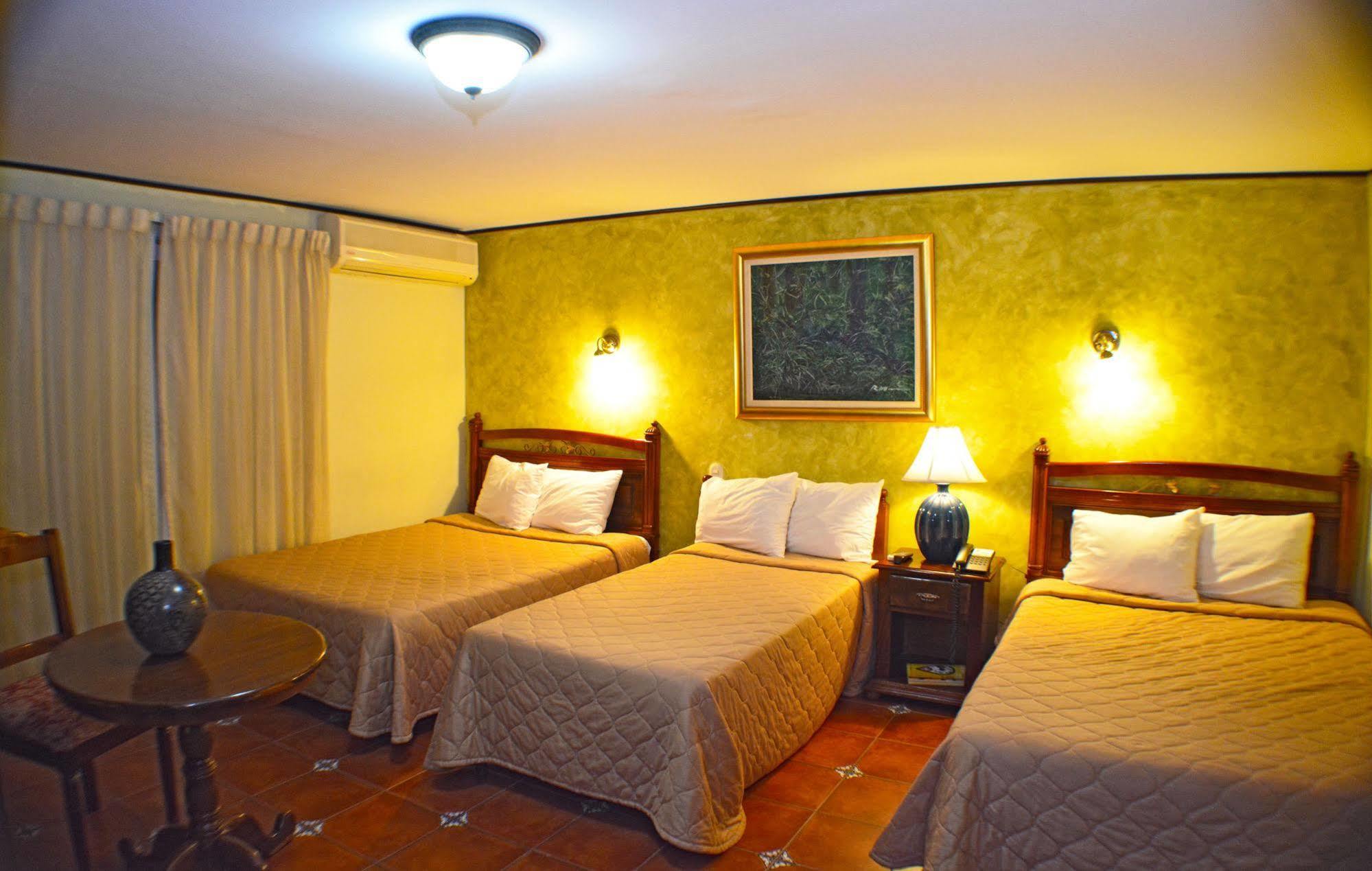 Hotel Colonnade Nicaragua Манагуа Екстериор снимка