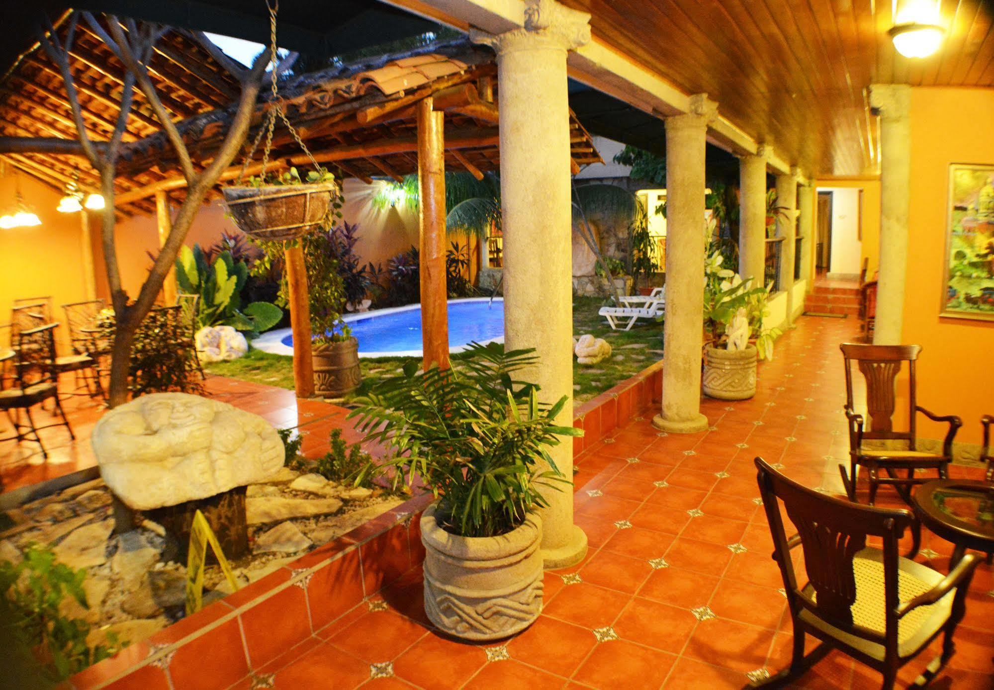 Hotel Colonnade Nicaragua Манагуа Екстериор снимка