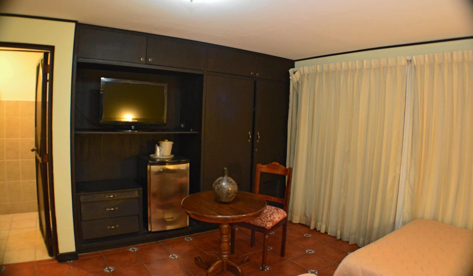 Hotel Colonnade Nicaragua Манагуа Екстериор снимка
